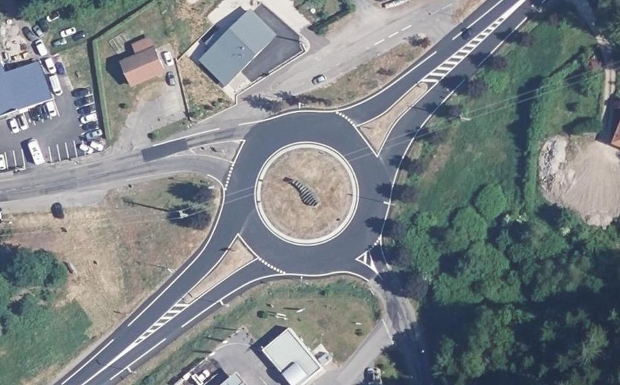 Vue aérienne du Rond-point anonyme n°234703323