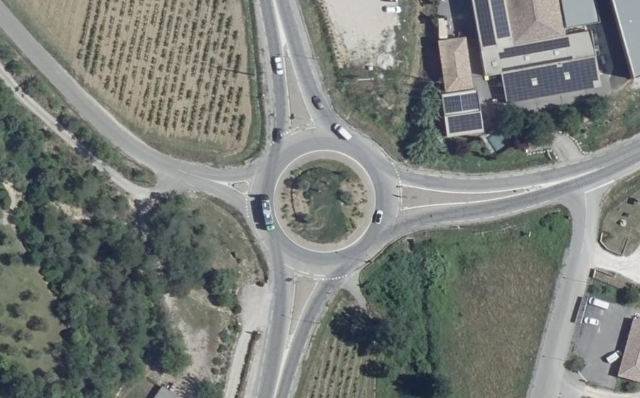 Vue aérienne du Rond-point anonyme n°23470456