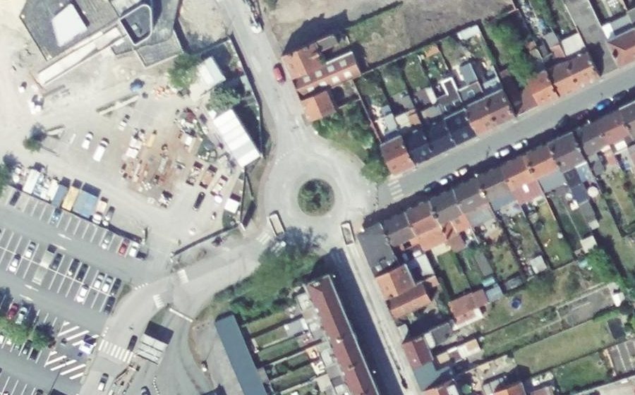 Vue aérienne du Rond-point anonyme n°234781752