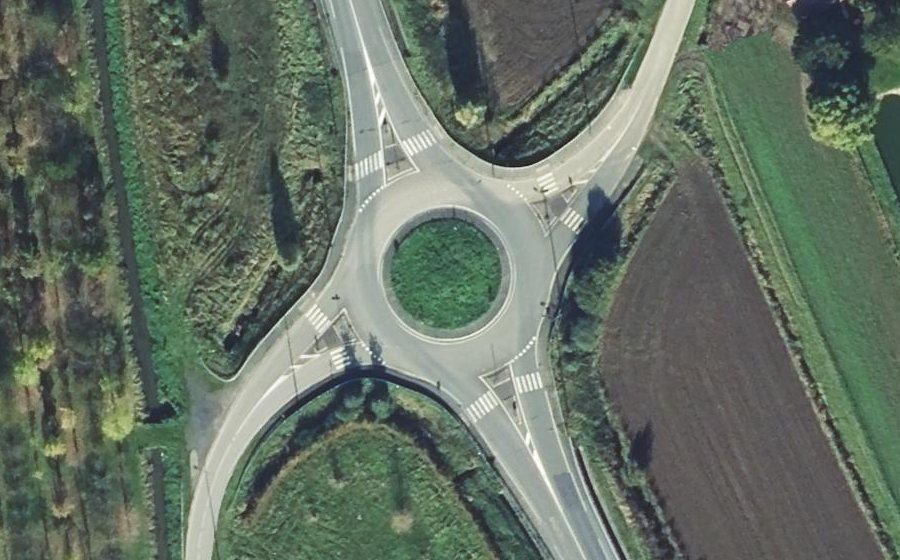 Vue aérienne du Rond-point anonyme n°234786655