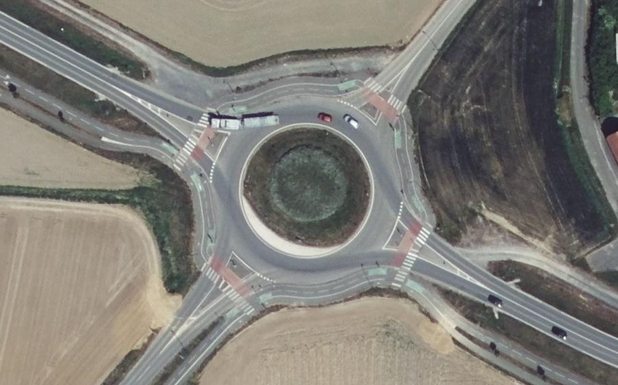 Vue aérienne du Rond-point anonyme n°234788242