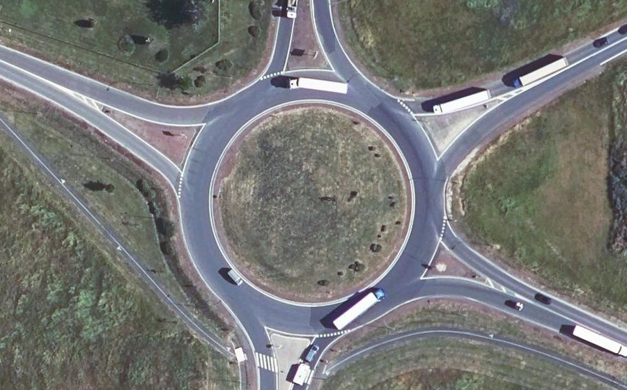 Vue aérienne du Rond-point anonyme n°23479012