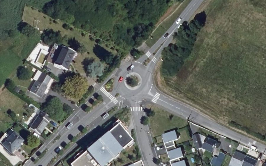 Vue aérienne du Rond-point anonyme n°234823762