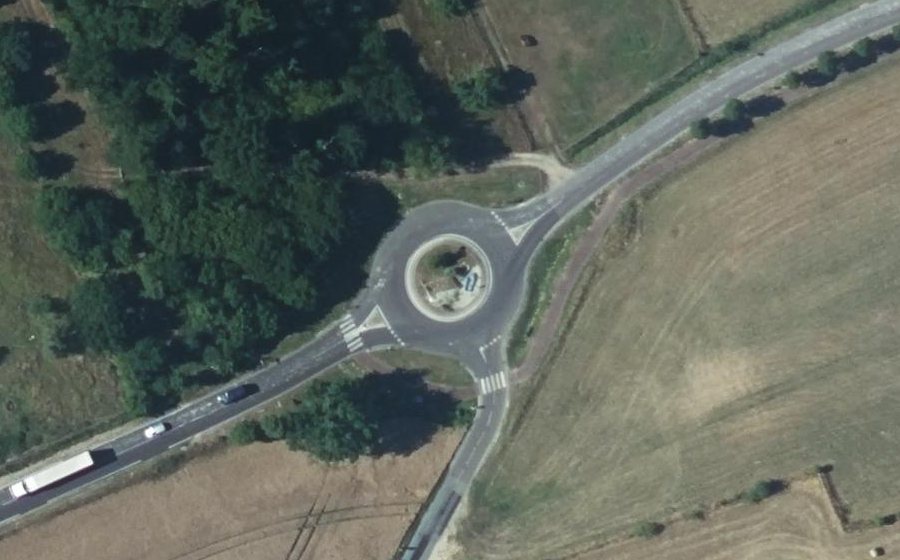 Vue aérienne du Rond-point anonyme n°234892990