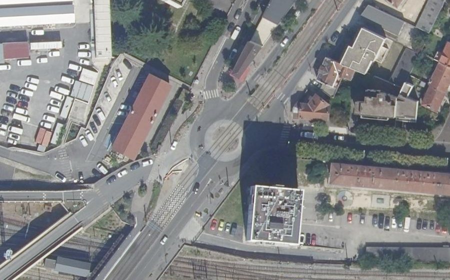 Vue aérienne du Rond-point anonyme n°23493983