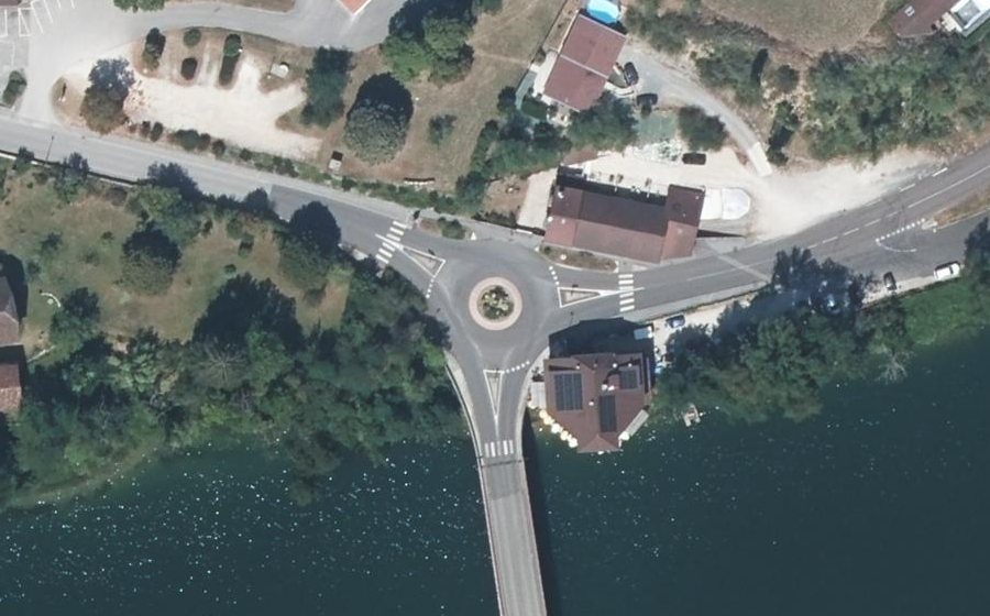 Vue aérienne du Rond-point anonyme n°234954099