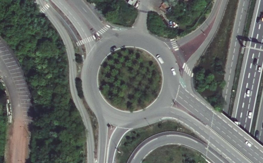Vue aérienne du Rond-point anonyme n°23499393