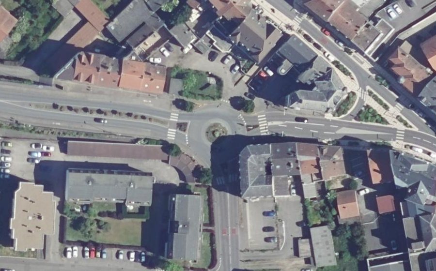 Vue aérienne du Rond-point anonyme n°235007420