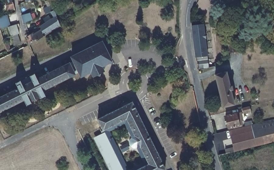 Vue aérienne du Rond-point anonyme n°235015084