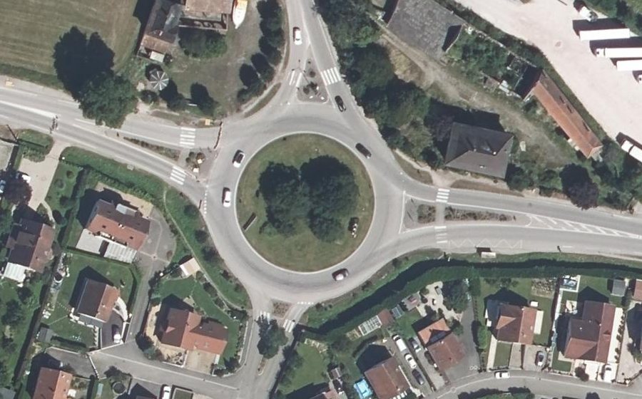 Vue aérienne du Rond-point anonyme n°235051813