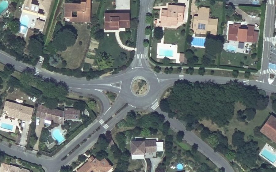 Vue aérienne du Rond-point anonyme n°23505597
