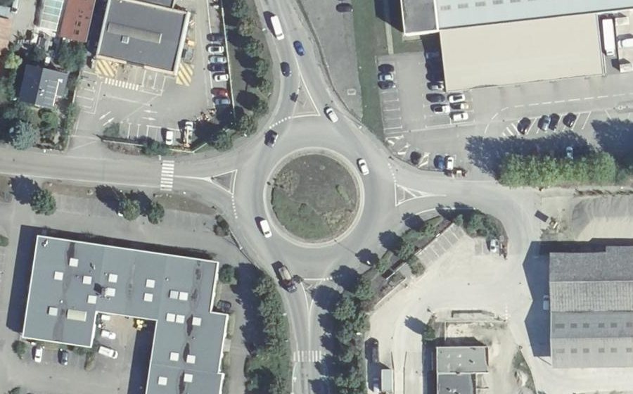 Vue aérienne du Rond-point anonyme n°23511375