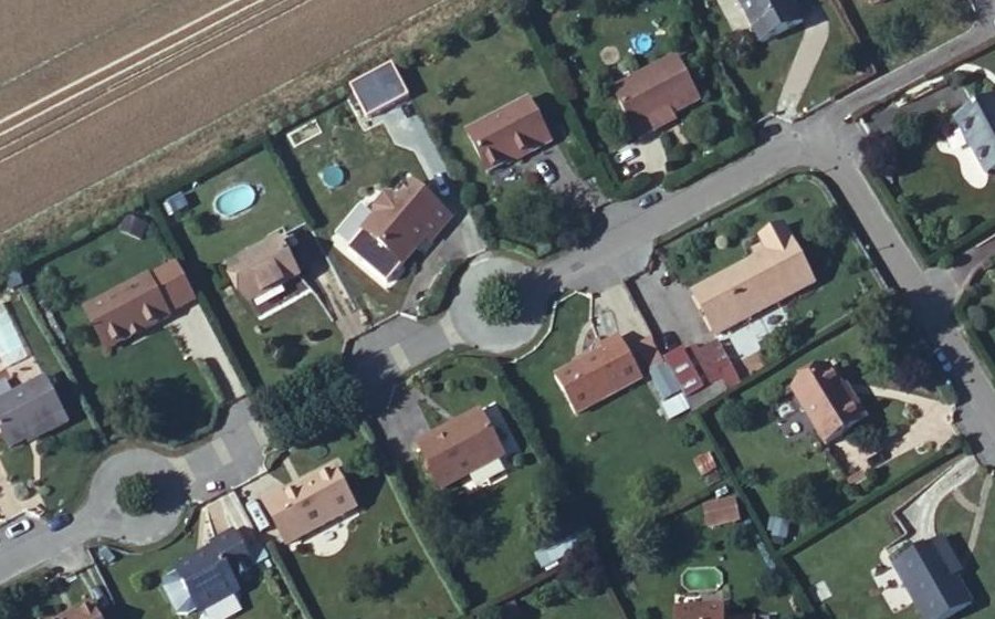 Vue aérienne du Rond-point anonyme n°235124065