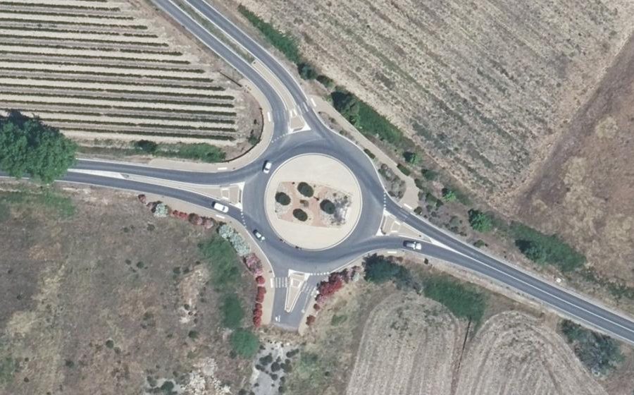 Vue aérienne du Rond-point anonyme n°235133973