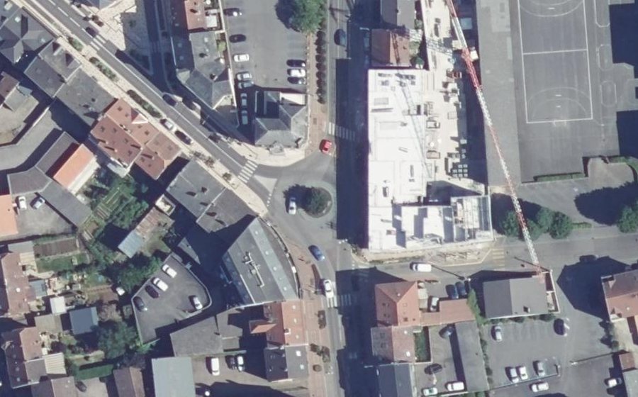 Vue aérienne du Rond-point anonyme n°235152955