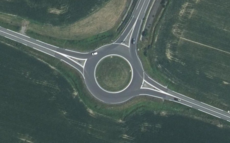 Vue aérienne du Rond-point anonyme n°235214285