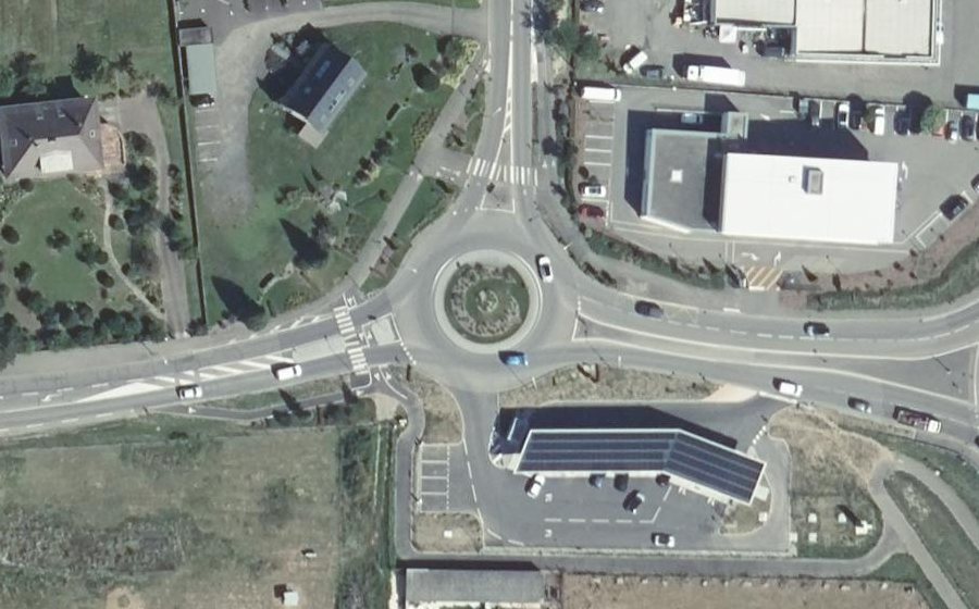 Vue aérienne du Rond-point anonyme n°23524317