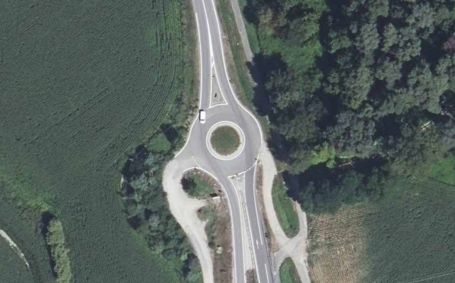 Vue aérienne du Rond-point anonyme n°235270154