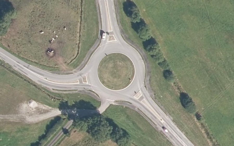 Vue aérienne du Rond-point anonyme n°235312497