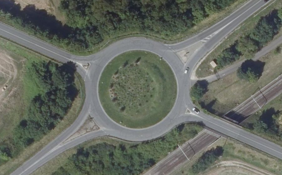 Vue aérienne du Rond-point anonyme n°23533494