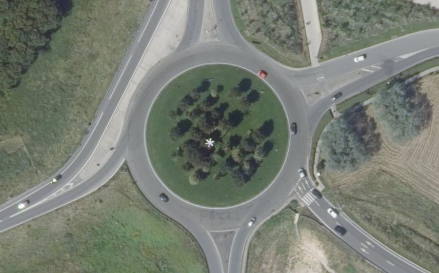 Vue aérienne du Rond-point anonyme n°23535952