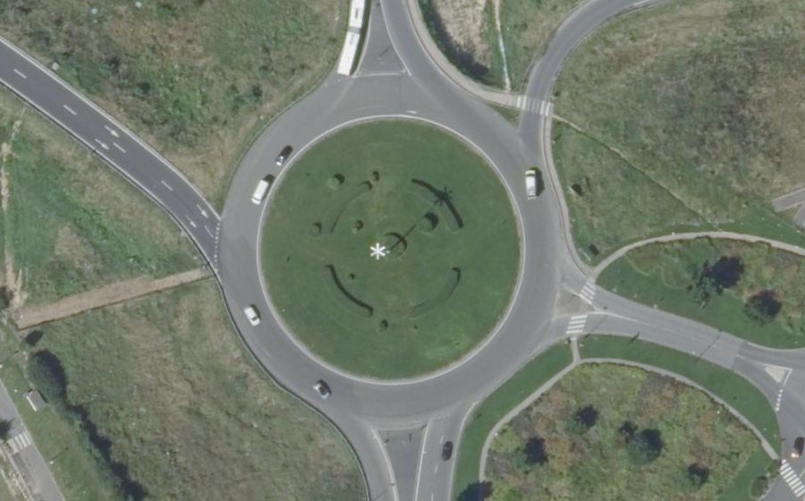 Vue aérienne du Rond-point anonyme n°23535959