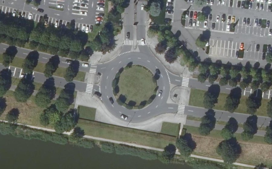 Vue aérienne du Rond-point anonyme n°23536160