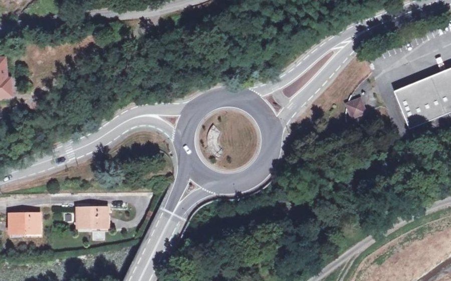 Vue aérienne du Rond-point anonyme n°235500199