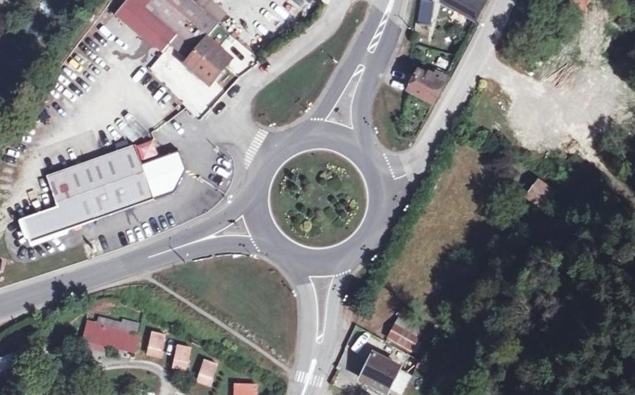 Vue aérienne du Rond-point anonyme n°235500207