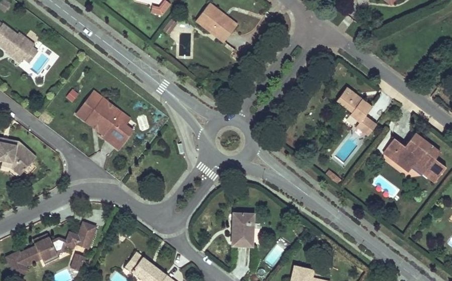 Vue aérienne du Rond-point anonyme n°23553257