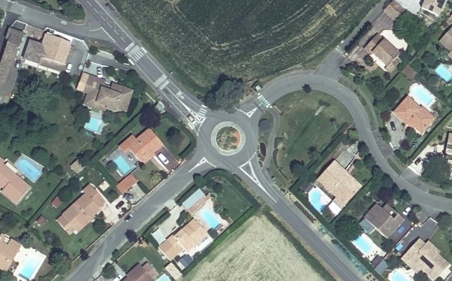 Vue aérienne du Rond-point anonyme n°23553630
