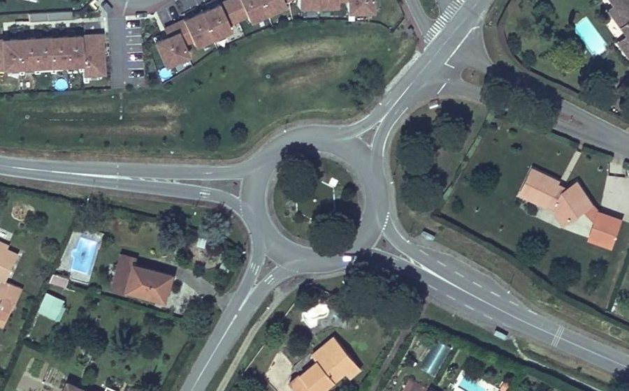 Vue aérienne du Rond-point anonyme n°23555300