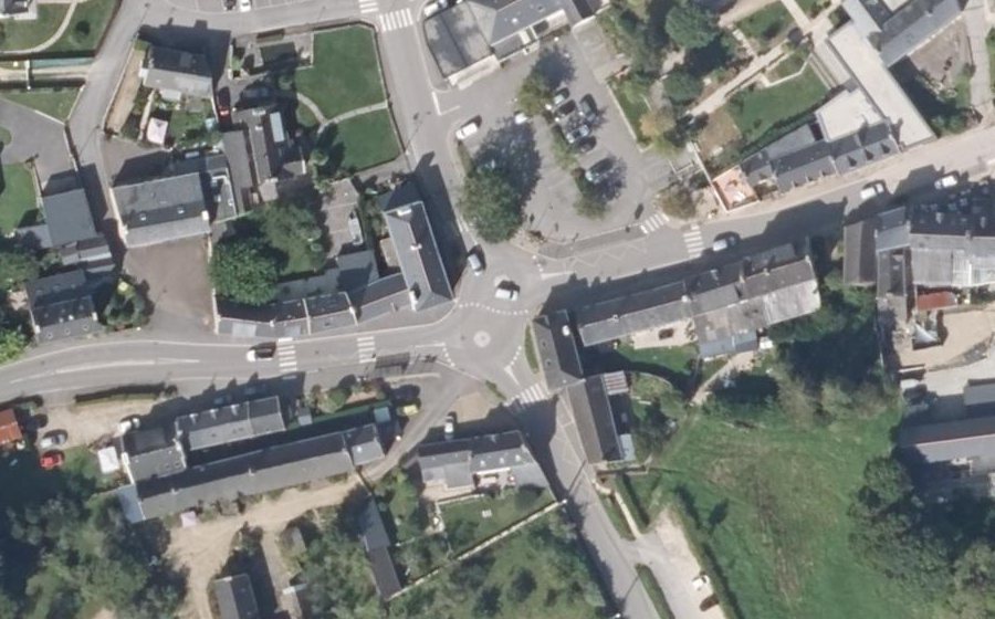 Vue aérienne du Rond-point anonyme n°235553934