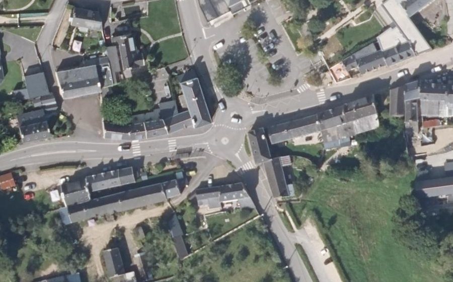 Vue aérienne du Rond-point anonyme n°235553937