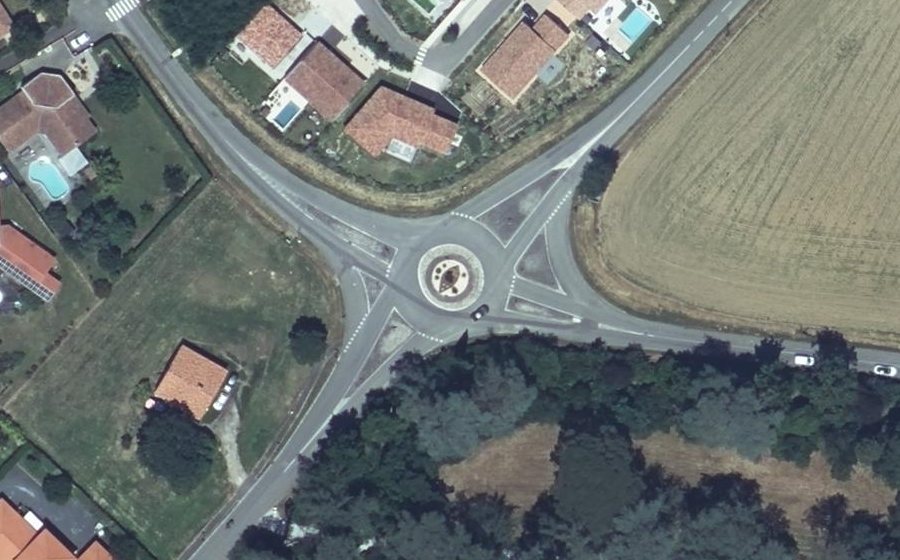 Vue aérienne du Rond-point anonyme n°23555440