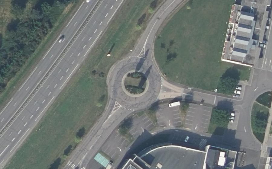Vue aérienne du Rond-point anonyme n°23556274