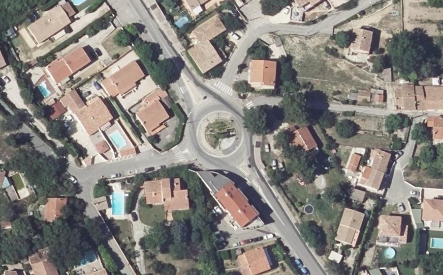 Vue aérienne du Rond-point anonyme n°23559225