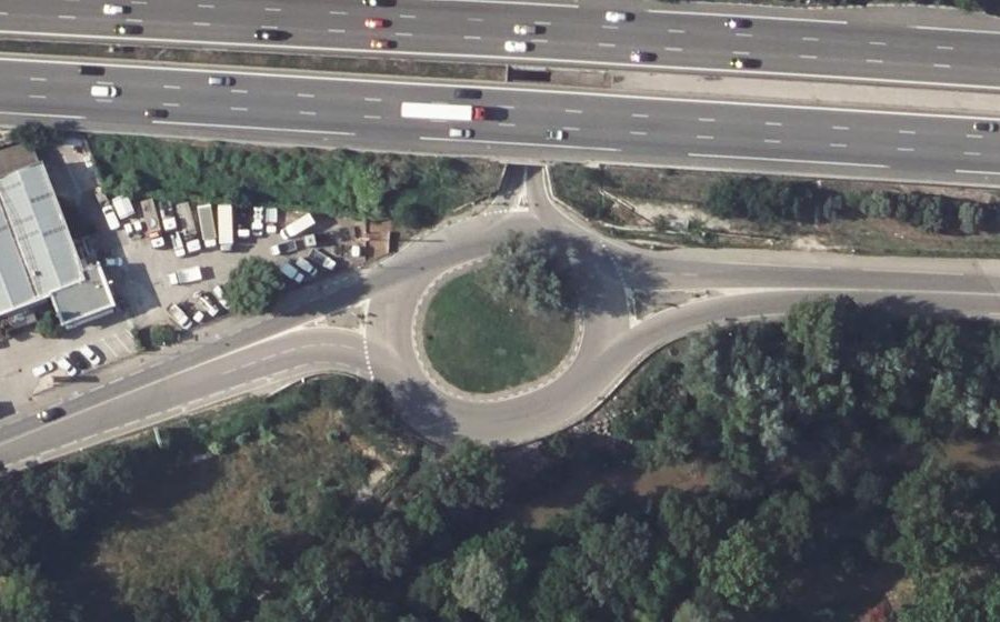 Vue aérienne du Rond-point anonyme n°23560396