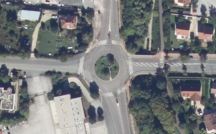 Vue aérienne du Rond-point anonyme n°23560777