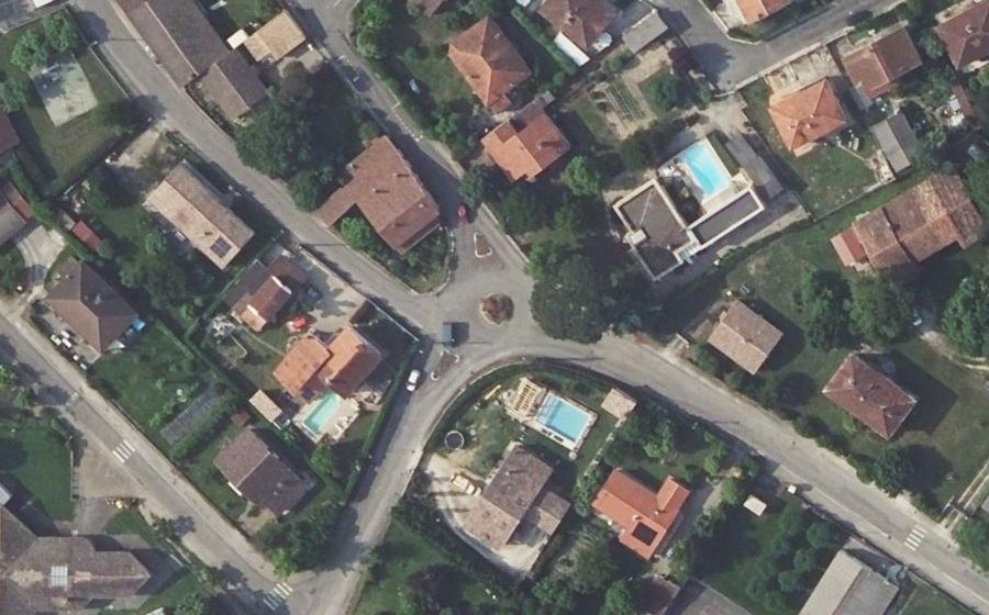 Vue aérienne du Rond-point anonyme n°235638772
