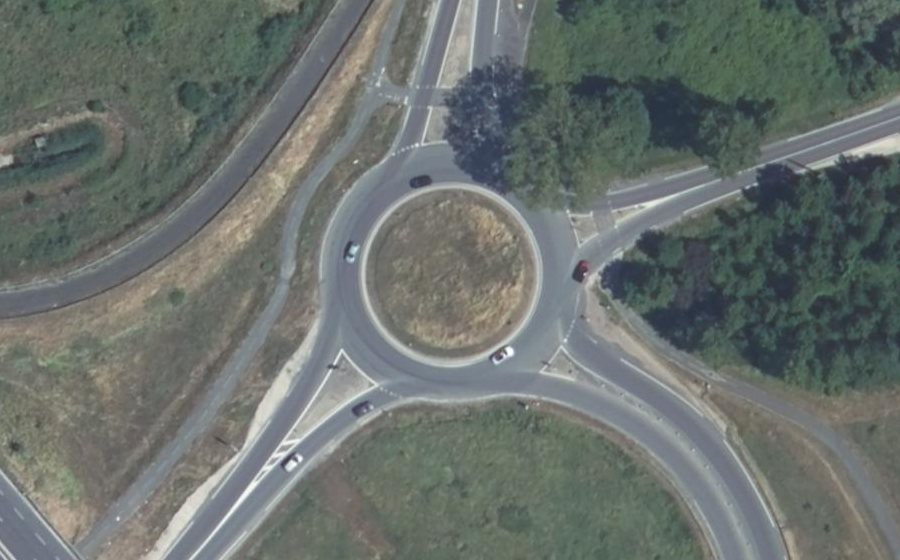 Vue aérienne du Rond-point anonyme n°23563917