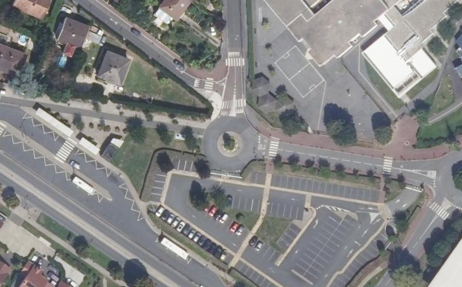 Vue aérienne du Rond-point anonyme n°23571127