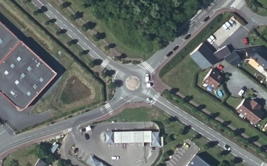 Vue aérienne du Rond-point anonyme n°235722053