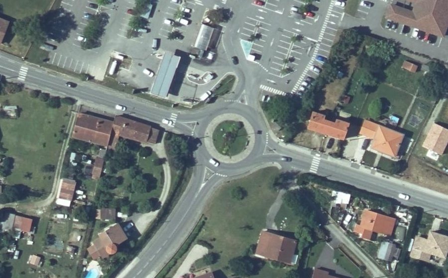 Vue aérienne du Rond-point anonyme n°23572637