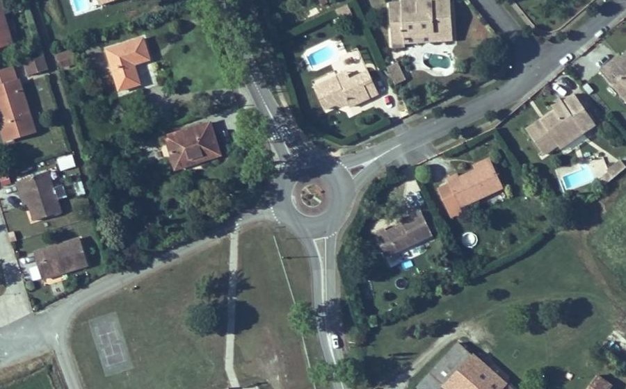 Vue aérienne du Rond-point anonyme n°23572673