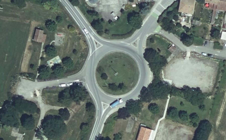 Vue aérienne du Rond-point anonyme n°23581163