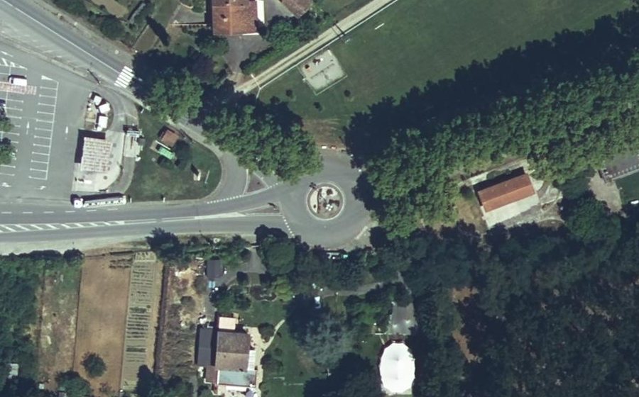 Vue aérienne du Rond-point anonyme n°23583436