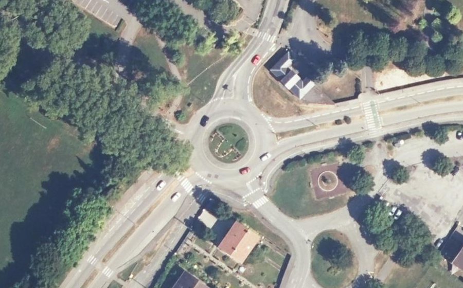 Vue aérienne du Rond-point anonyme n°23583471