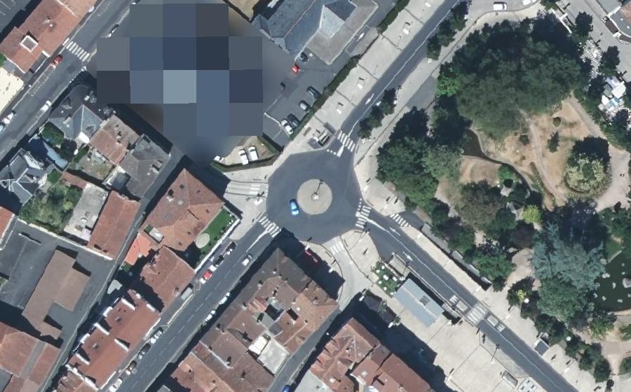 Vue aérienne du Rond-point anonyme n°235855111