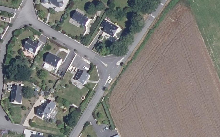 Vue aérienne du Rond-point anonyme n°235865106